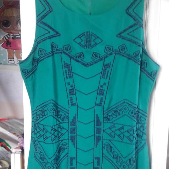 WOMENS DRESS GREEN TRIBAL PRINT SIZE M - Picture 1 of 7